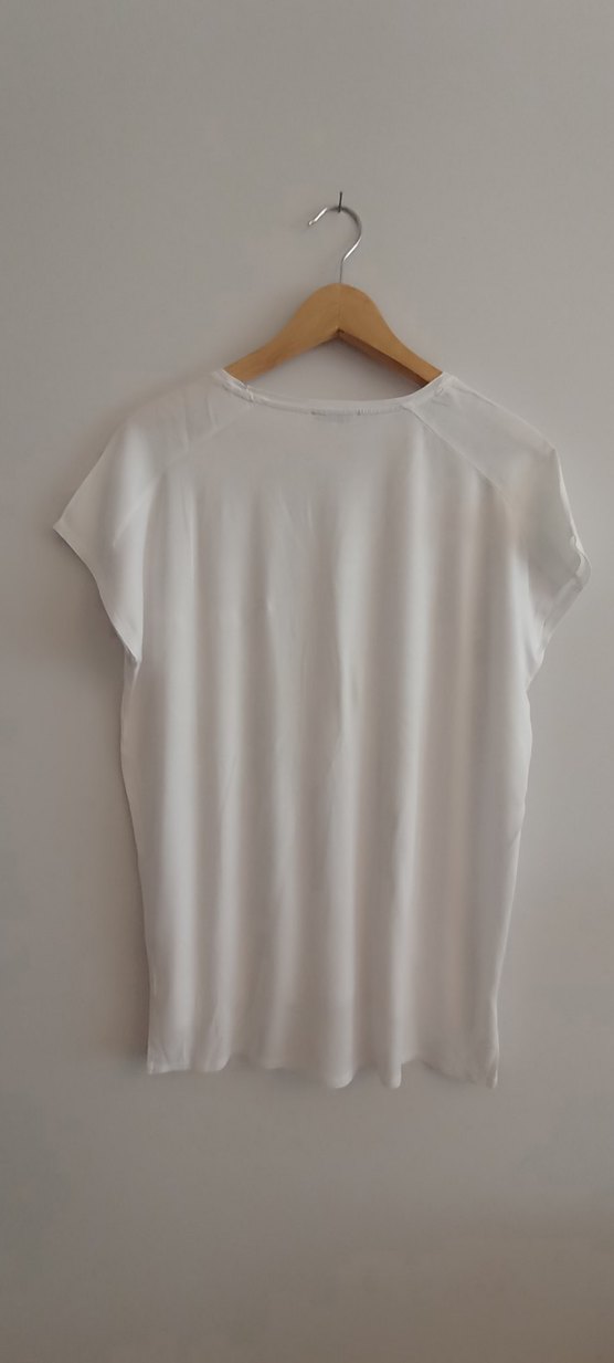 Beyaz V Yaka Kadın Tişört - Görsel 3