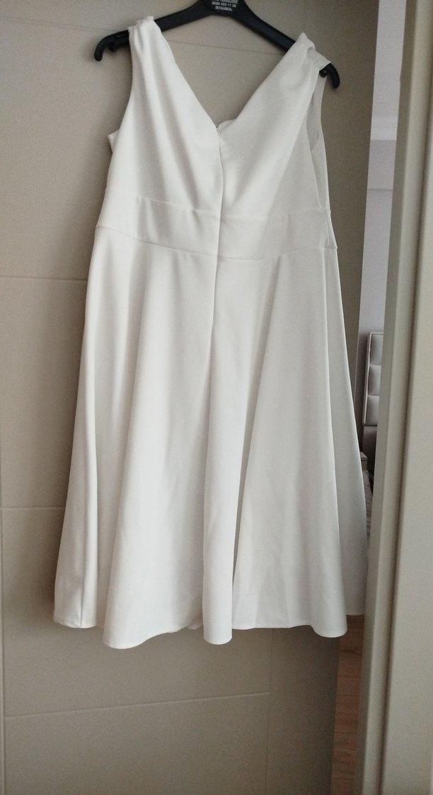 Beyaz V Yaka Midi Drapeli Elbise - Görsel 3