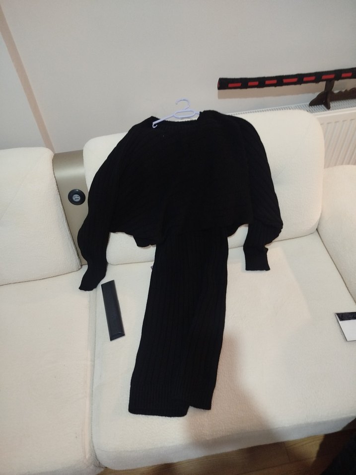 Siyah Piliseli V Yakalı Midi Elbise - Görsel 2