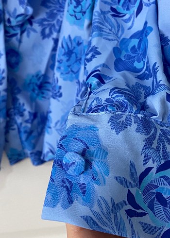 Mavi Çiçek Desenli Uzun Kollu Gömlek - Görsel 2