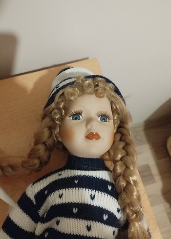 Örgülü Saçlı Porselen Bebek - Görsel 3