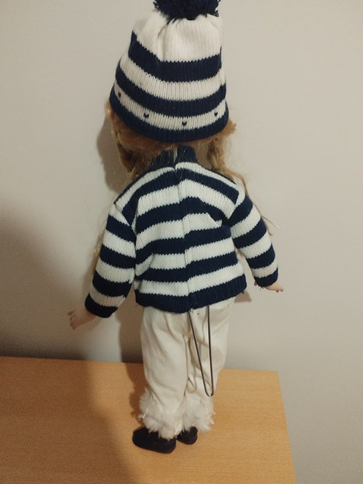 Örgülü Saçlı Porselen Bebek - Görsel 2