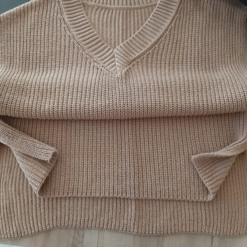 Kahverengi V Yakalı Örgü Süveter - Görsel 3