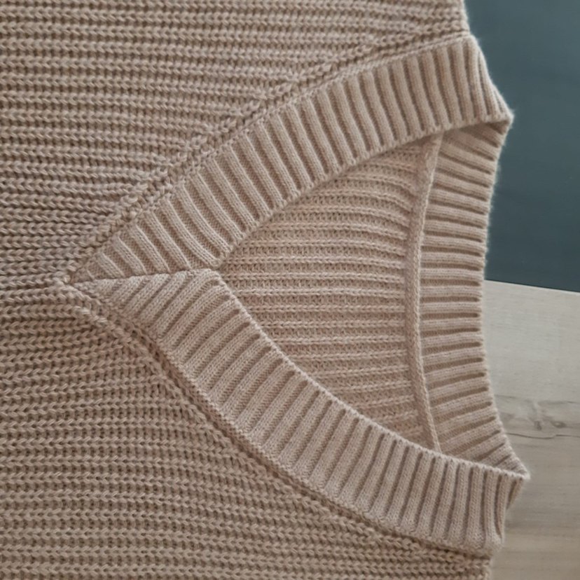 Kahverengi V Yakalı Örgü Süveter - Görsel 4