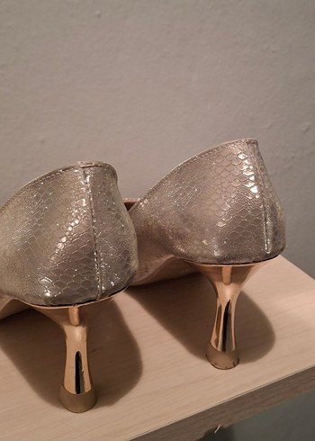 Parlak Simli  Topuklu Kadın Ayakkabı.Bir kaç saat giyilmiştir. - Görsel 2