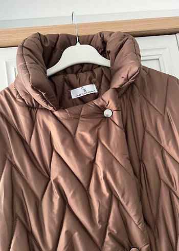 Kahverengi Kemerli Uzun Kadın Kışlık Mont - Görsel 3