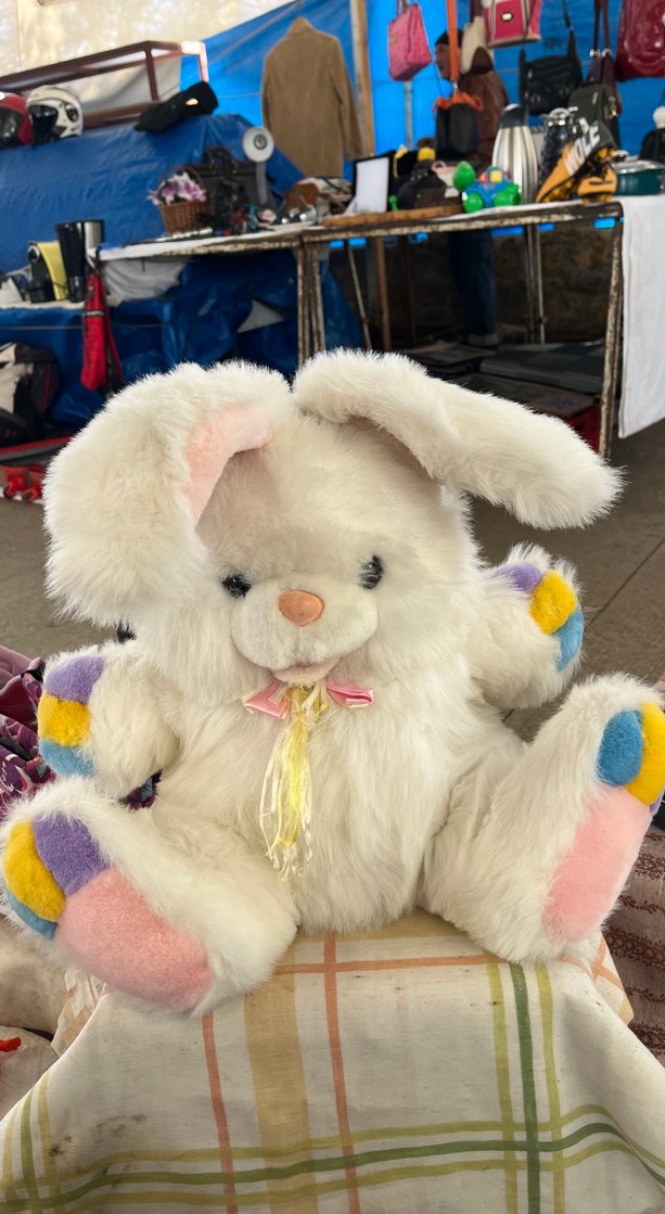 Pastel Renkli Beyaz Peluş Tavşan Oyuncak - Görsel 2