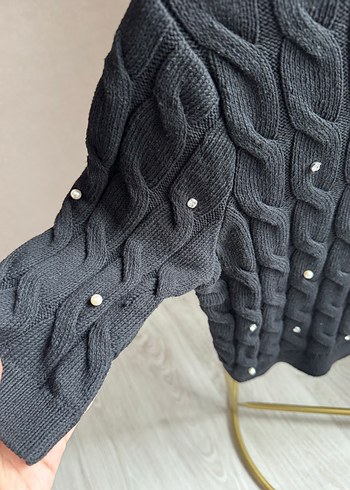 Siyah Nakışlı Kısa Örgü Kadın Kazak - Görsel 2