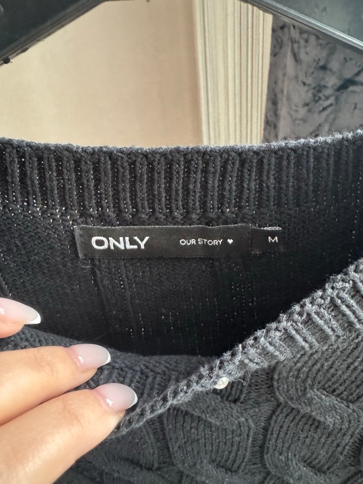 Siyah Nakışlı Kısa Örgü Kadın Kazak - Görsel 3