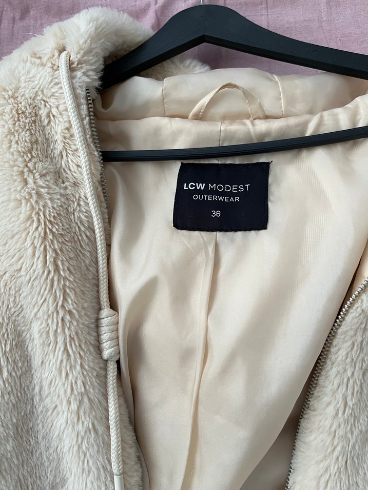 Bej Peluş Kapüşonlu kürklü kaban - Görsel 5