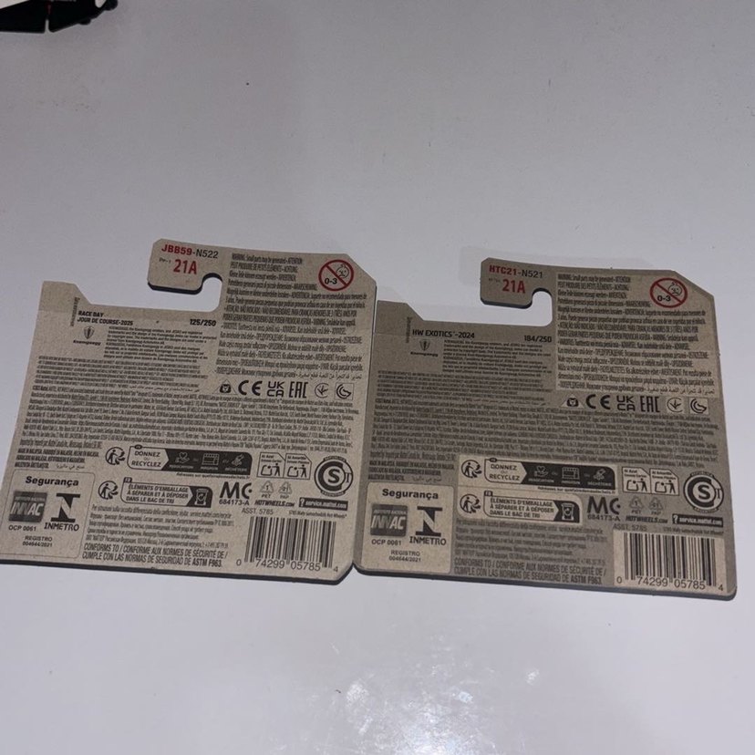 Hot Wheels 2020 Koenigsegg Jesko Mor ve Mavi Oyuncak Araba - Görsel 3