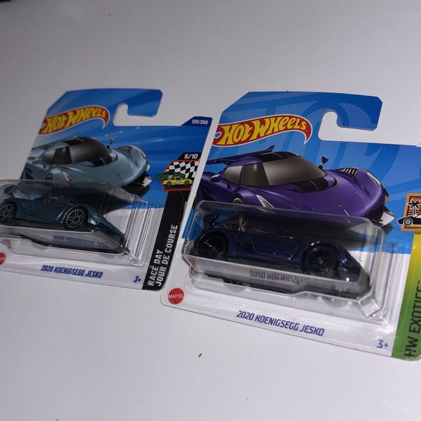 Hot Wheels 2020 Koenigsegg Jesko Mor ve Mavi Oyuncak Araba - Görsel 2