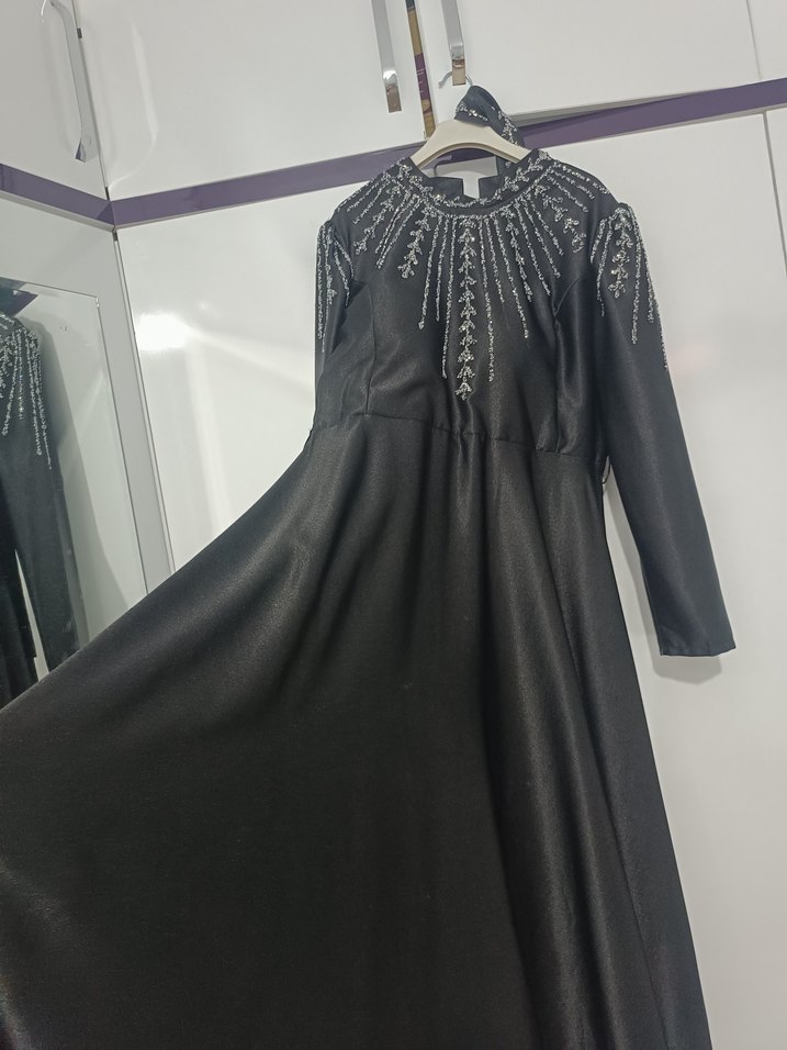 Uzun Siyah Gotik Nakışlı Abiye Elbise - Görsel 2