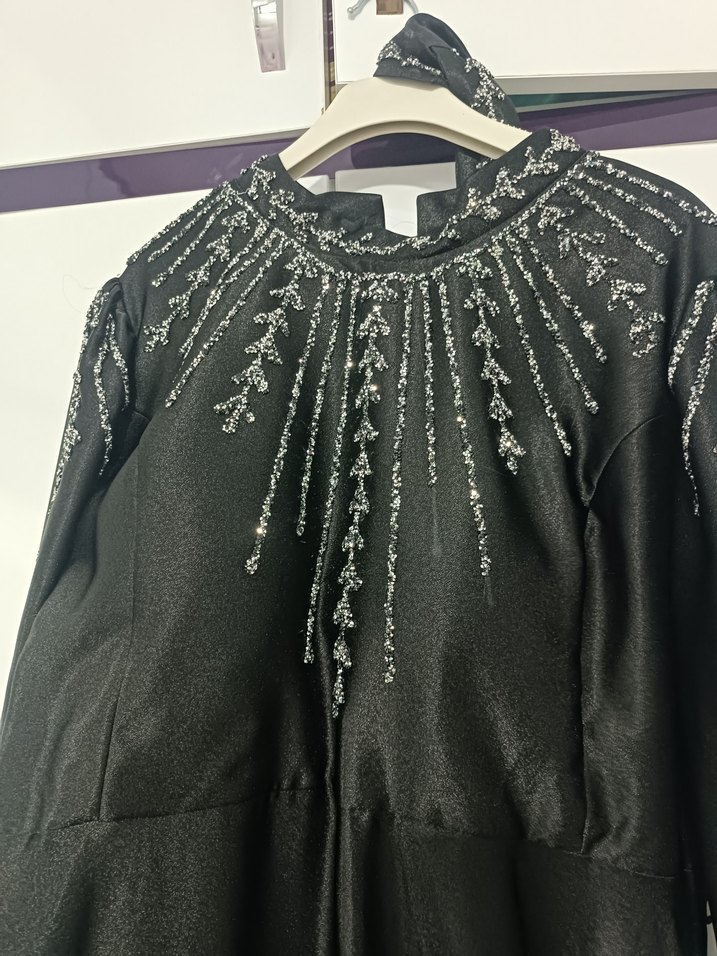 Uzun Siyah Gotik Nakışlı Abiye Elbise - Görsel 3