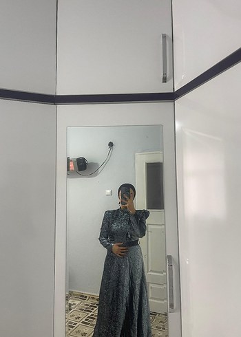 Gri Yılan Desenli Uzun Abiye Elbise - Görsel 3