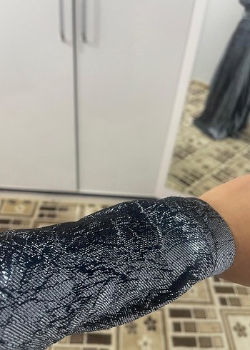 Gri Yılan Desenli Uzun Abiye Elbise - Görsel 2