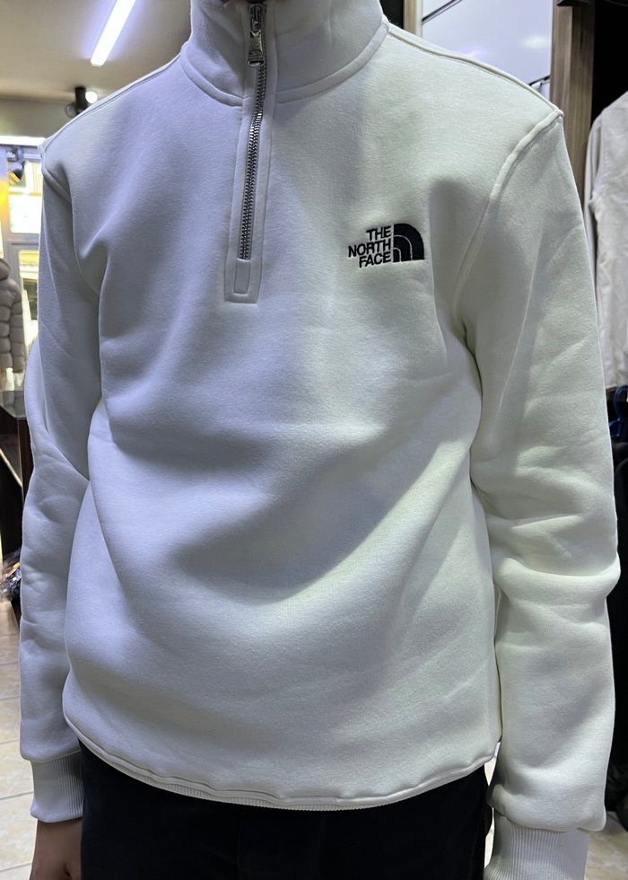 The North Face Beyaz Yarım Fermuarlı Sweatshirt - Görsel 3