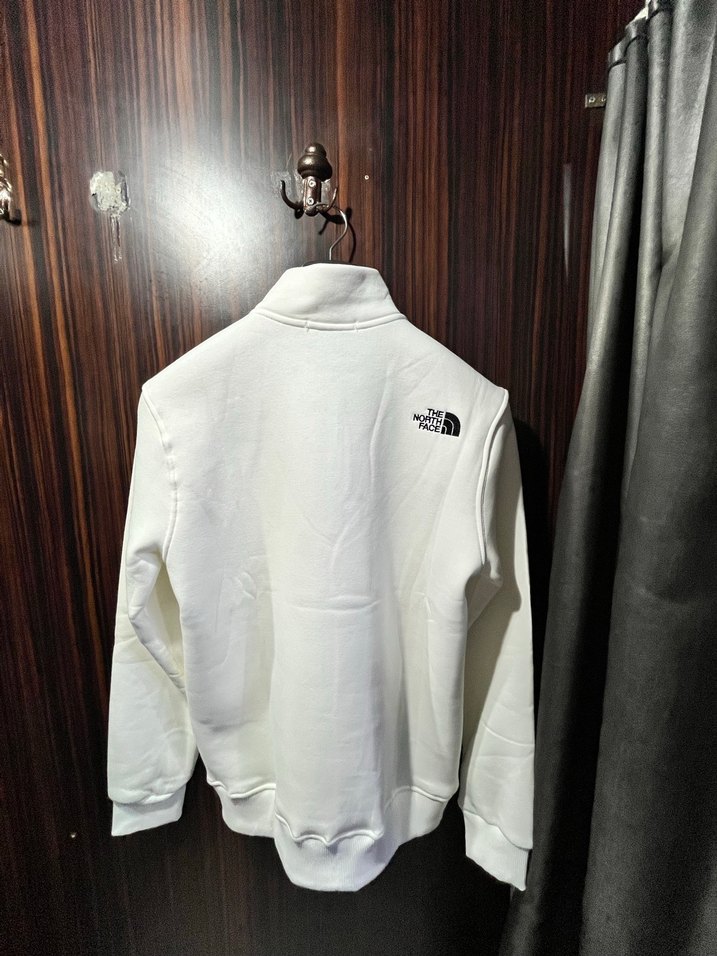 The North Face Beyaz Yarım Fermuarlı Sweatshirt - Görsel 2