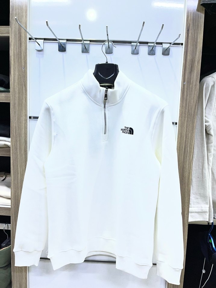 The North Face Beyaz Yarım Fermuarlı Sweatshirt - Görsel 5