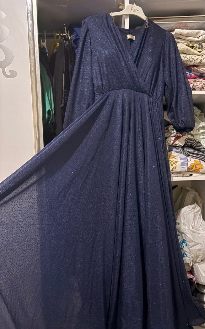 Drapeli V Yaka Lacivert Uzun Elbise - Görsel 2