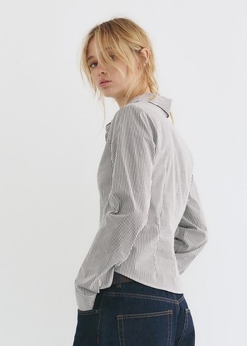 Pull and Bear Belden Oturan Fitted Pamuklu Gömlek - Görsel 3