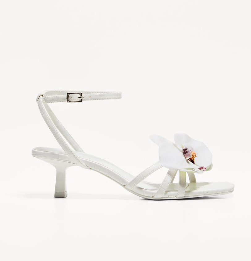 Bershka Çiçek Detaylı Beyaz Topuklu Sandalet - Görsel 2