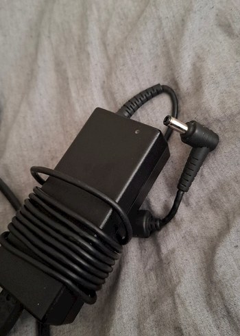 Fujitsu Orijinal Laptop Adaptörü 65W (20V 3.25A) - Görsel 4