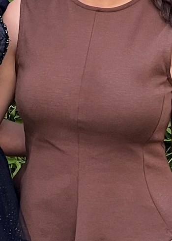 Kahverengi Drapeli Bisiklet Yakalı Kolsuz Bluz - Görsel 3