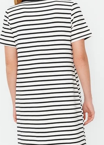 Düğmeli Siyah-Beyaz Çizgili Midi Elbise - Görsel 4