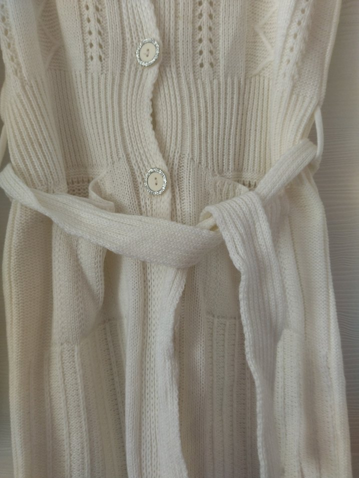 Uzun Beyaz Örgü Hırka Kadın - Görsel 2