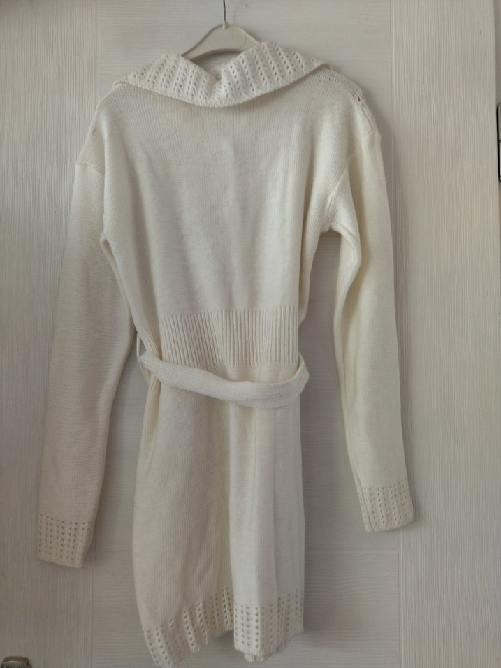 Uzun Beyaz Örgü Hırka Kadın - Görsel 4