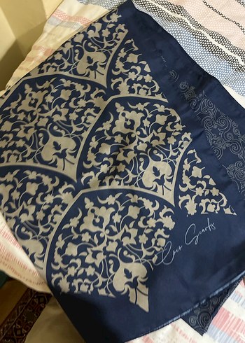 Kamel Renkli Vintage Desenli Kadın Fular - Görsel 2