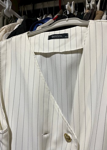 Çizgili Beyaz Kemerli Kadın Yelek - Görsel 2