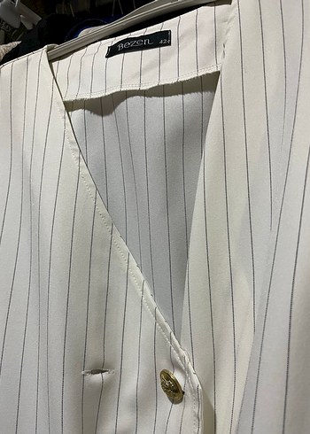 Çizgili Beyaz Kemerli Kadın Yelek - Görsel 4