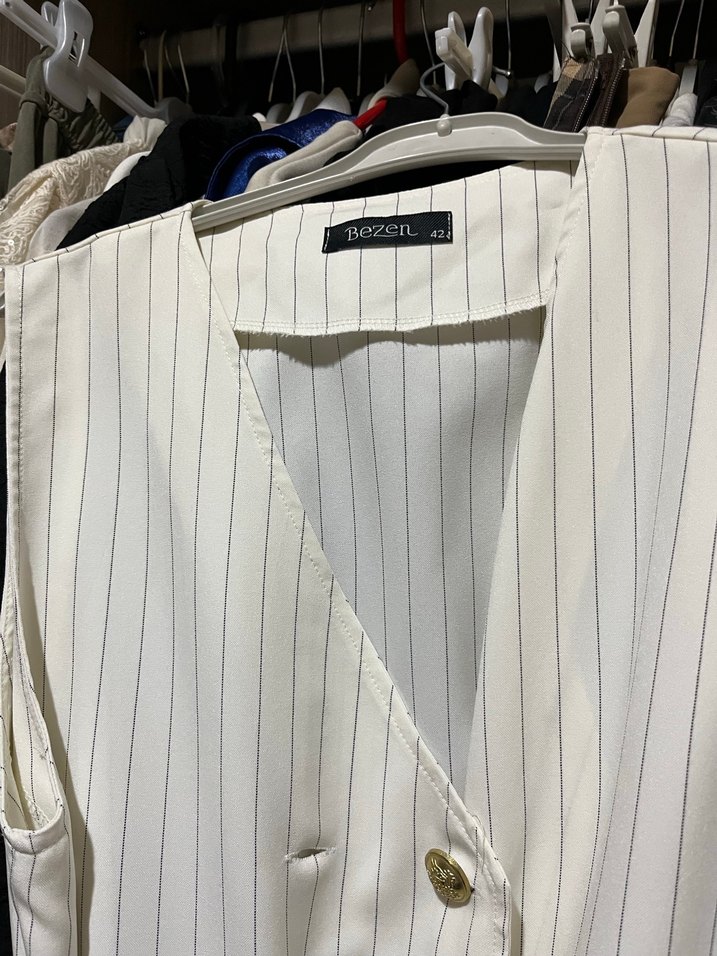 Çizgili Beyaz Kemerli Kadın Yelek - Görsel 2