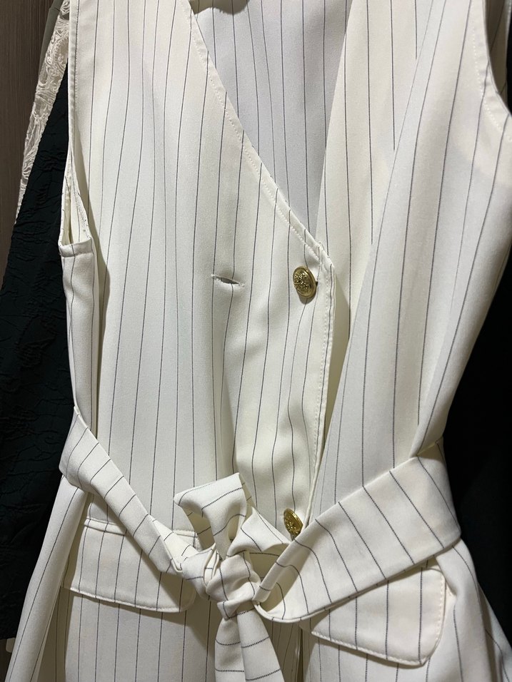 Çizgili Beyaz Kemerli Kadın Yelek - Görsel 3