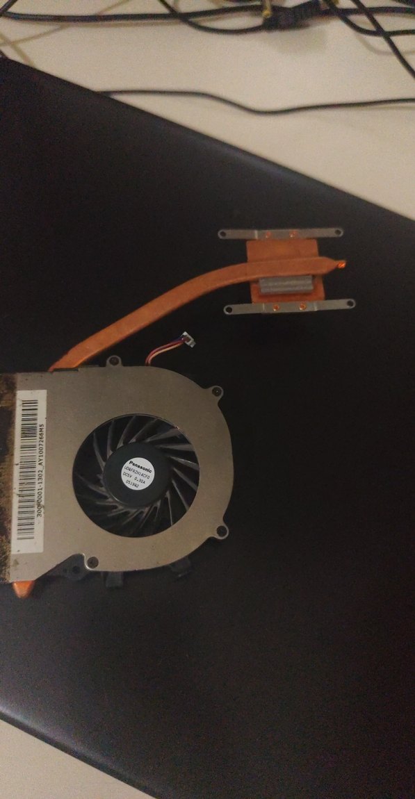 Siyah Laptop Soğutucu Fan ve Isı Borusu - Görsel 3