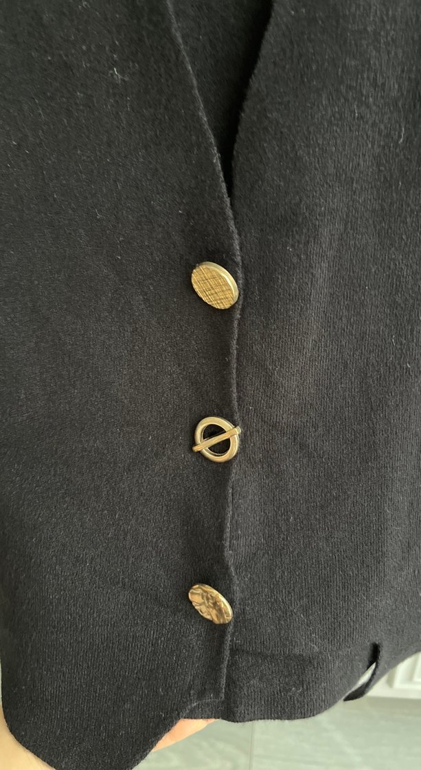 Düğmeli Siyah Triko Yelek - Görsel 3