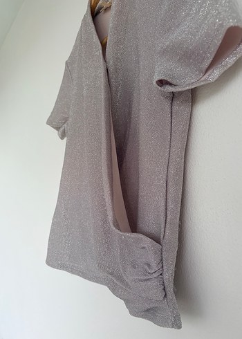 Simli Kısa Kollu V Yaka Bluz - Görsel 3