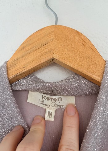 Simli Kısa Kollu V Yaka Bluz - Görsel 4