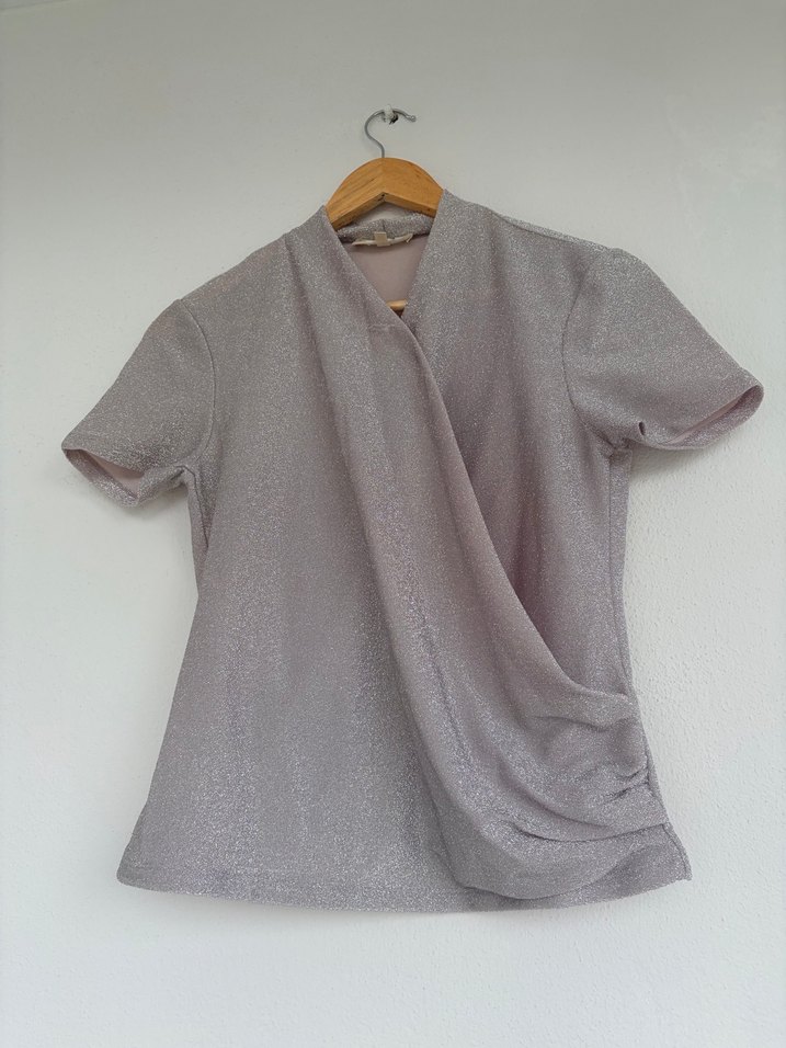 Simli Kısa Kollu V Yaka Bluz - Görsel 2