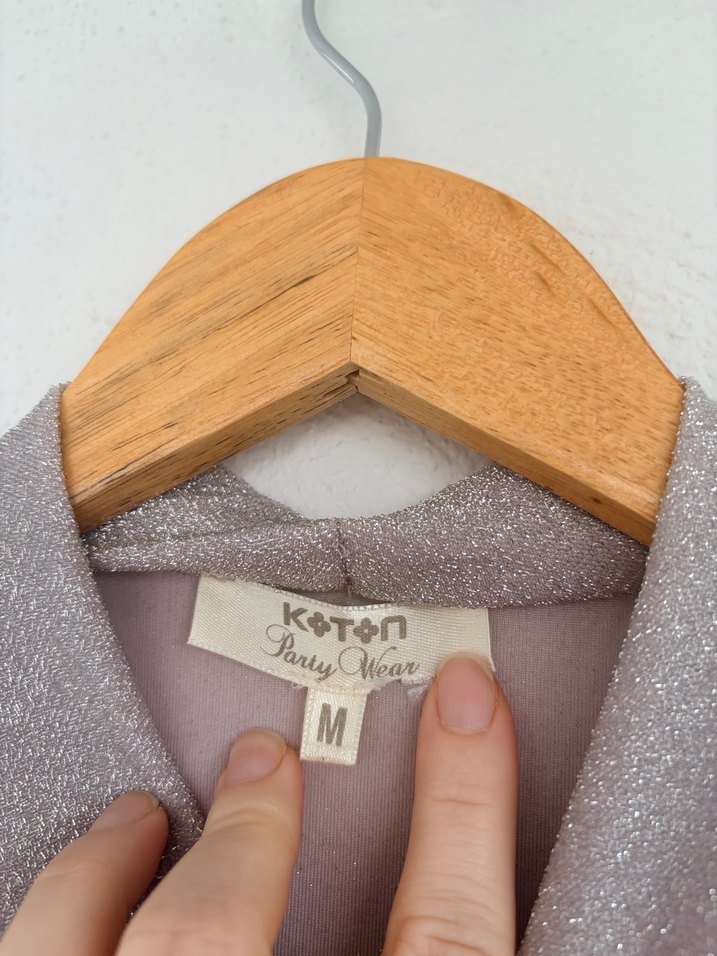 Simli Kısa Kollu V Yaka Bluz - Görsel 4