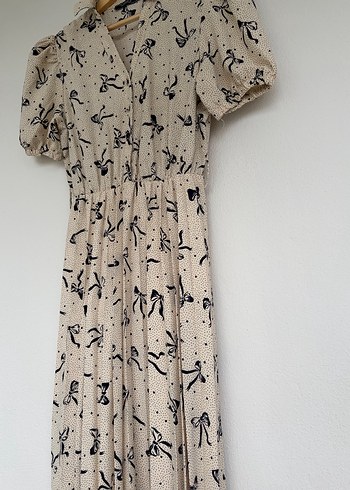 Bej Piliseli V Yaka Uzun Elbise - Görsel 4