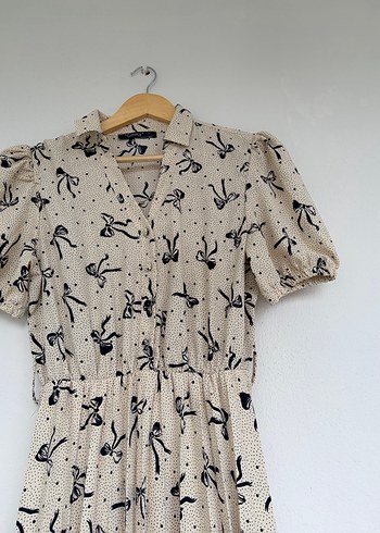 Bej Piliseli V Yaka Uzun Elbise - Görsel 3