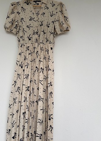 Bej Piliseli V Yaka Uzun Elbise - Görsel 2