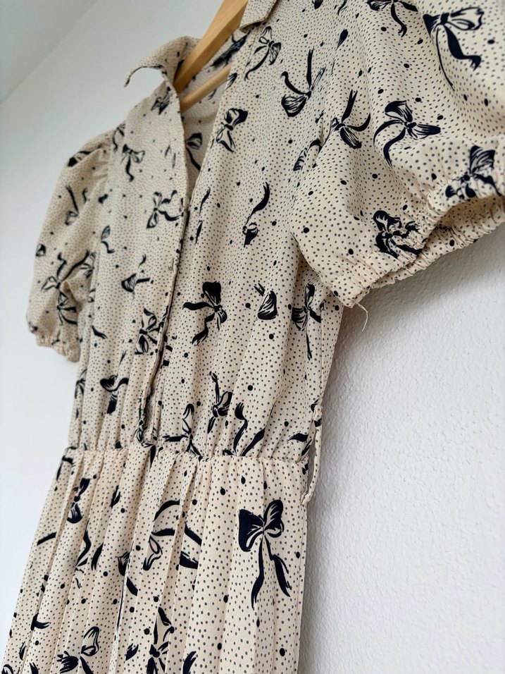 Bej Piliseli V Yaka Uzun Elbise - Görsel 5