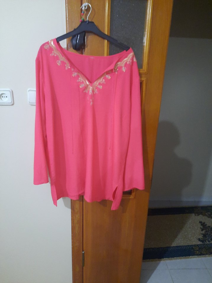 Pembe İşlemeli V Yakalı Uzun büyük beden bulüz - Görsel 2