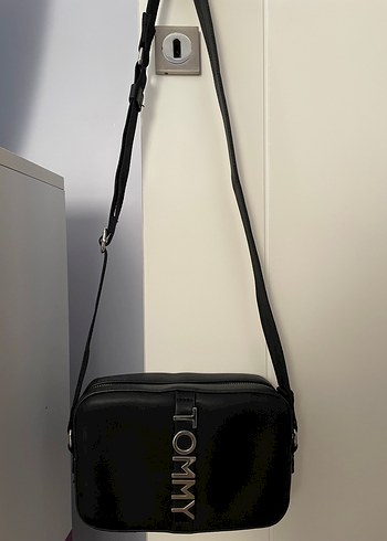 Siyah Deri Tommy Kadın Çapraz Çanta - Görsel 2