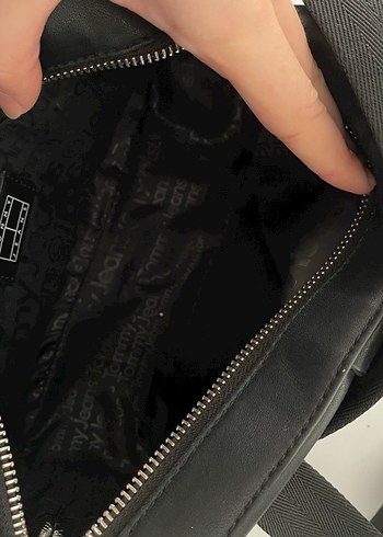 Siyah Deri Tommy Kadın Çapraz Çanta - Görsel 4