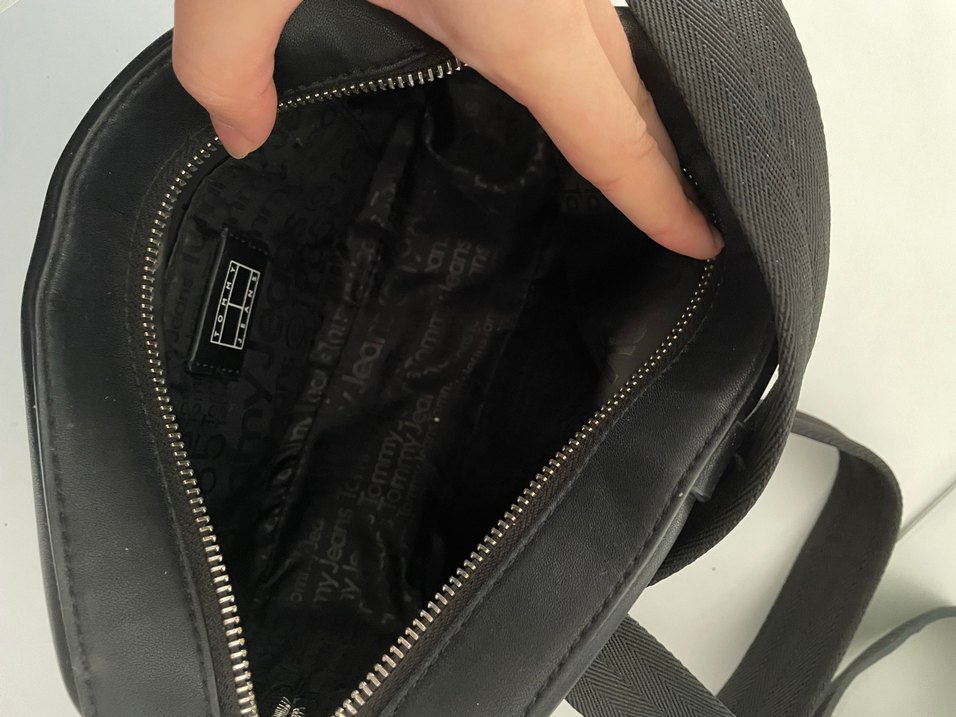 Siyah Deri Tommy Kadın Çapraz Çanta - Görsel 4